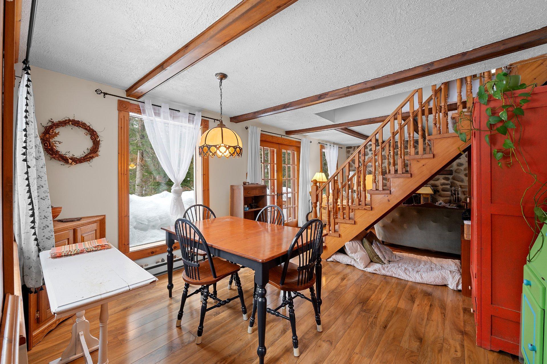 









2180


Av. du Mont-Vert

,
Val-David,




QC
J0T2N0

