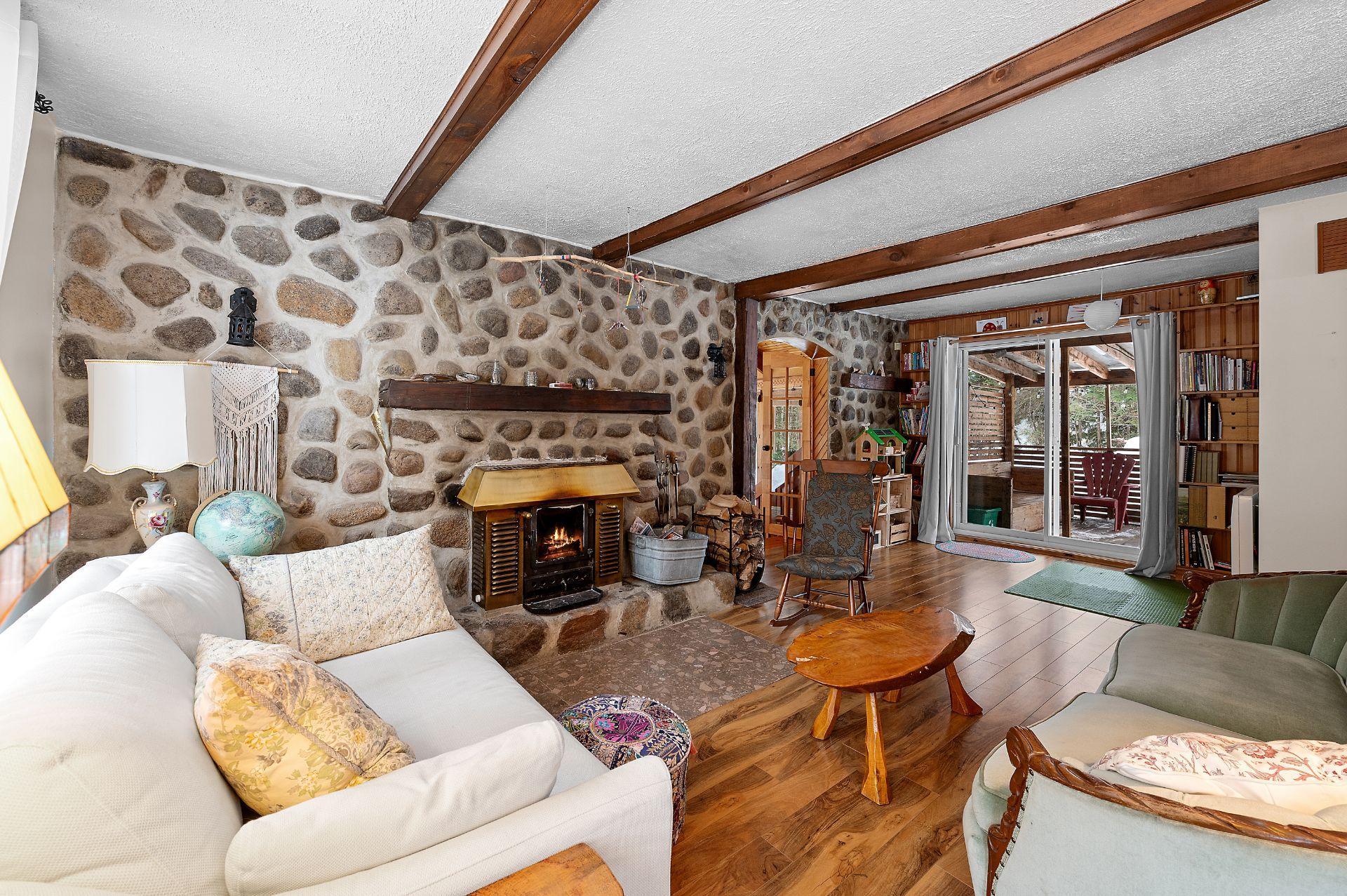 









2180


Av. du Mont-Vert

,
Val-David,




QC
J0T2N0

