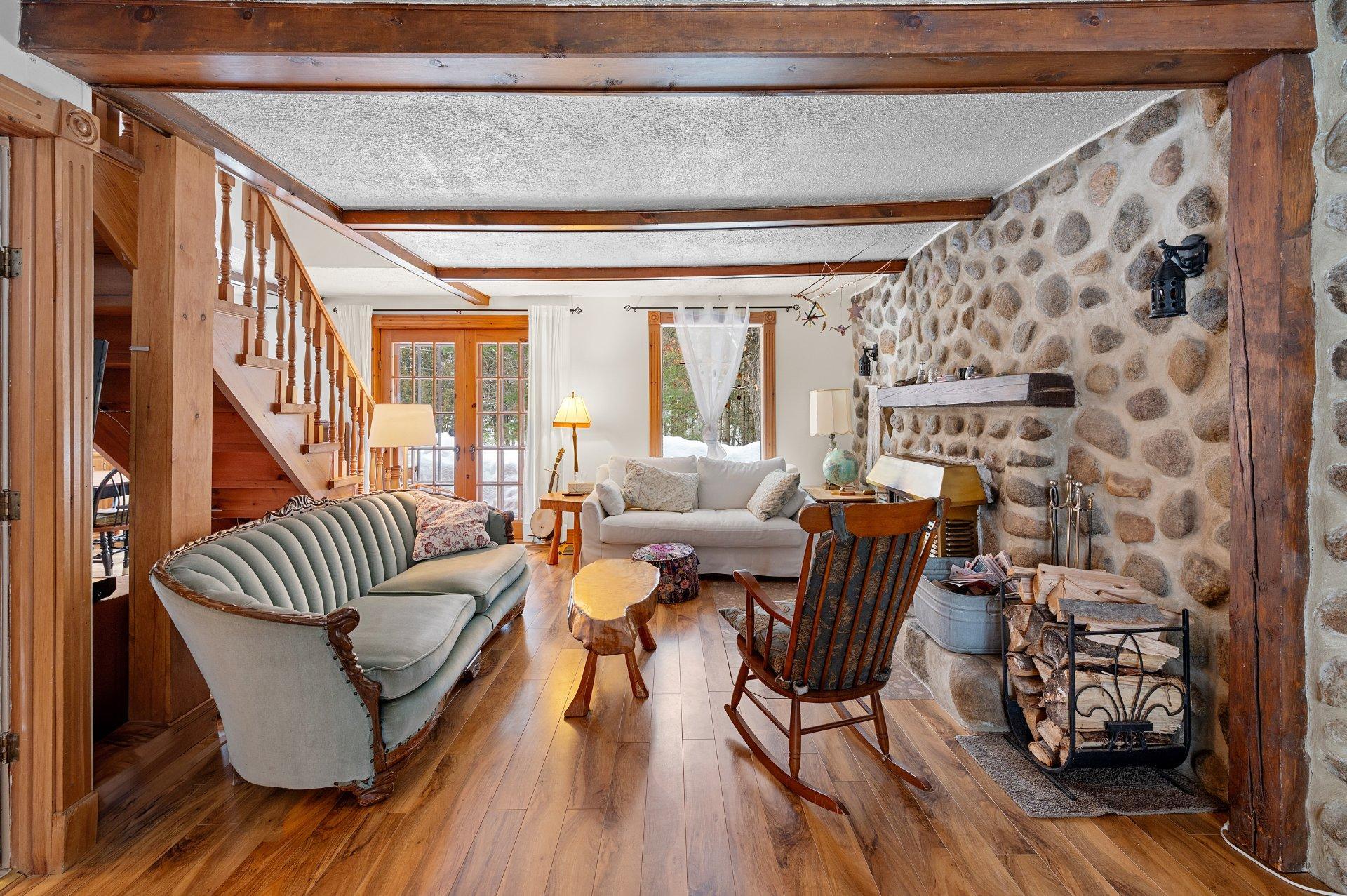 









2180


Av. du Mont-Vert

,
Val-David,




QC
J0T2N0

