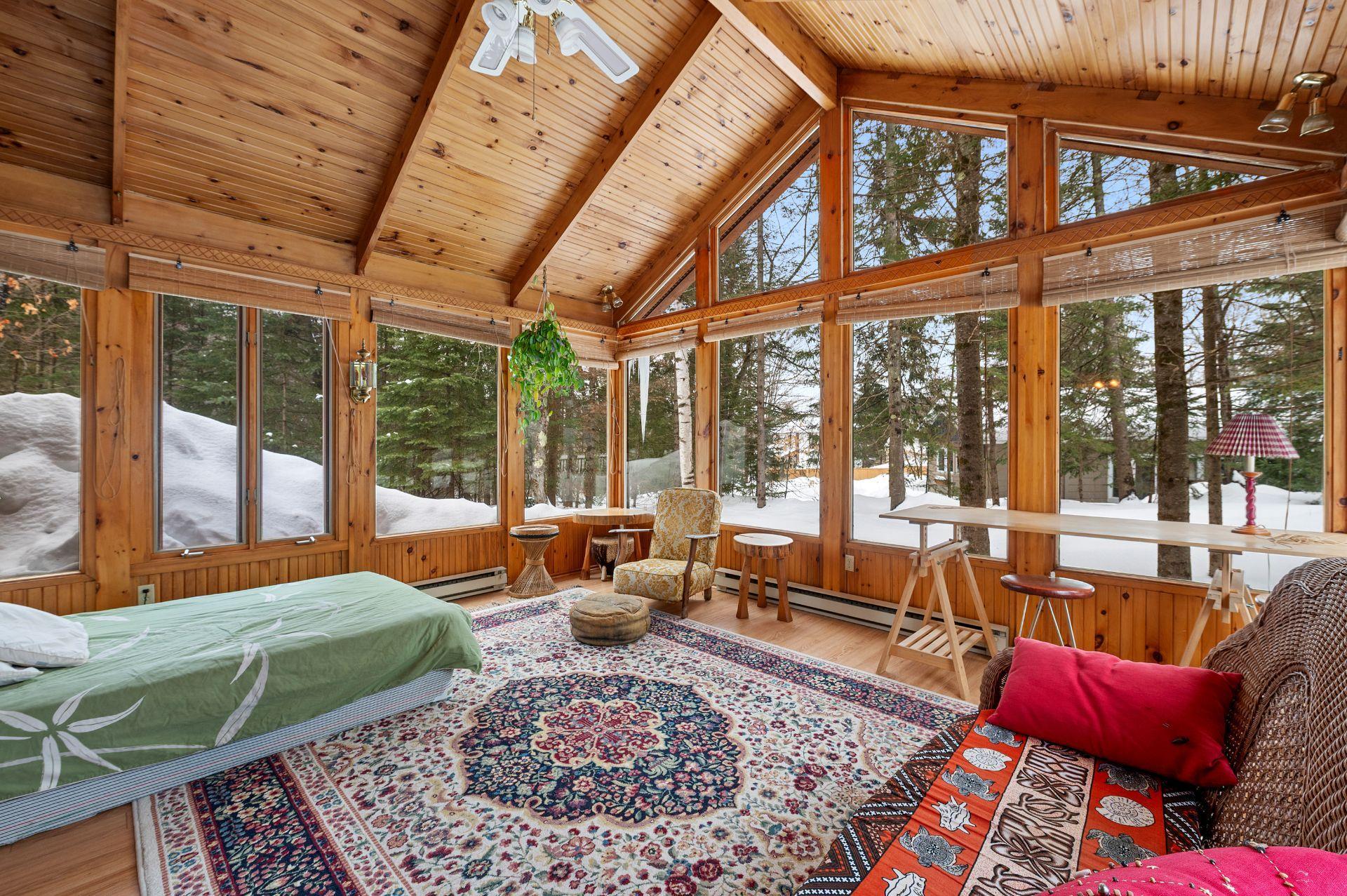 









2180


Av. du Mont-Vert

,
Val-David,




QC
J0T2N0

