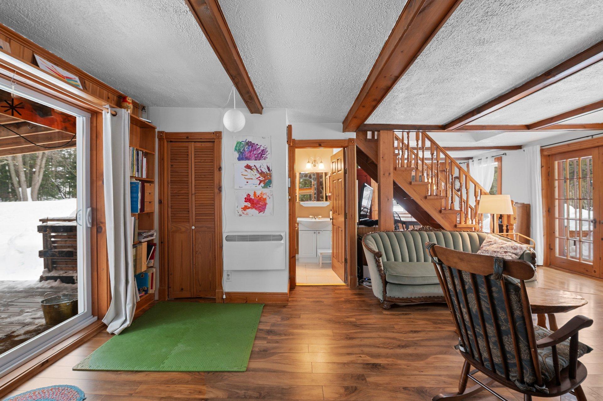 









2180


Av. du Mont-Vert

,
Val-David,




QC
J0T2N0


