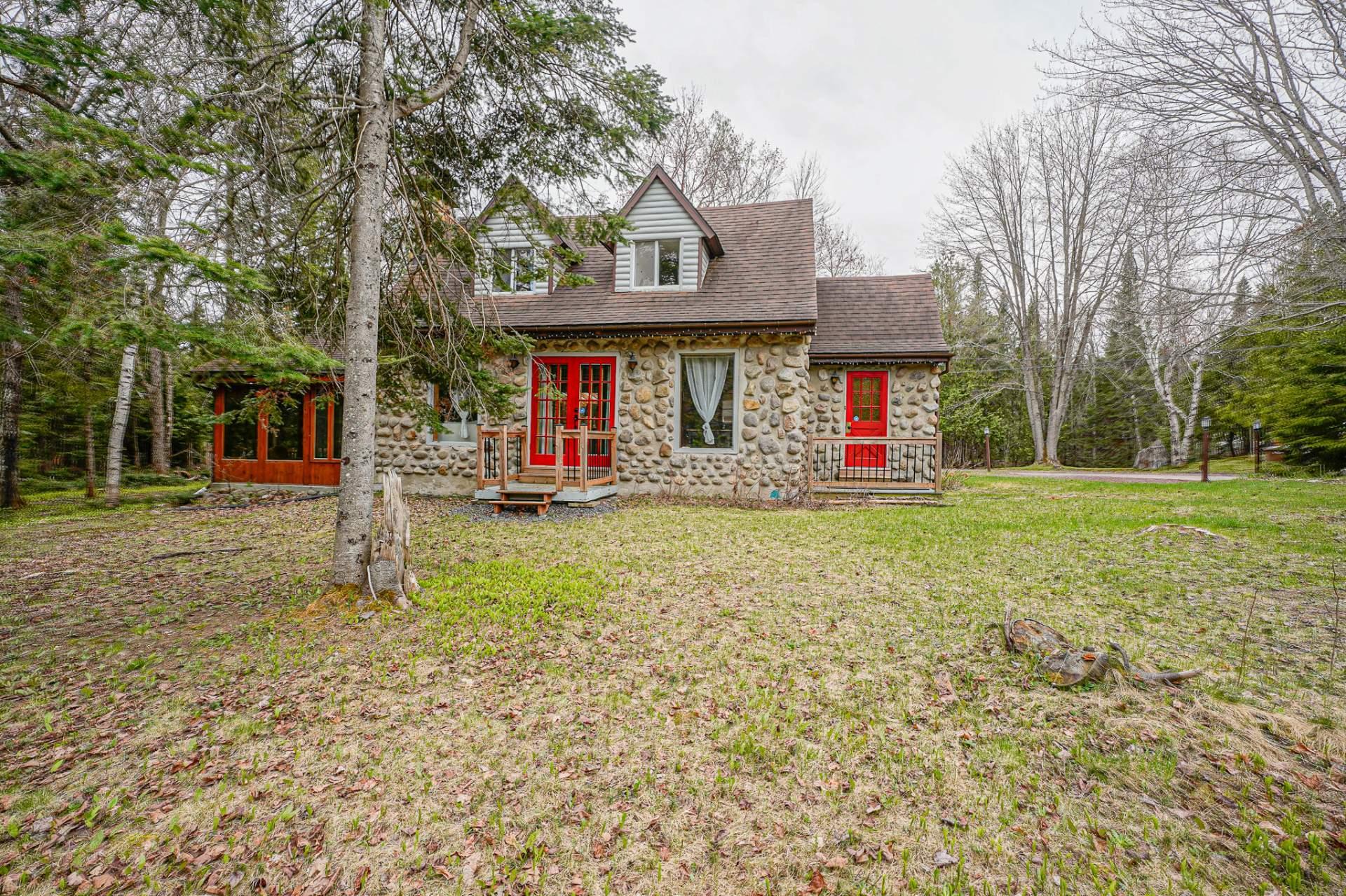 









2180


Av. du Mont-Vert

,
Val-David,




QC
J0T2N0

