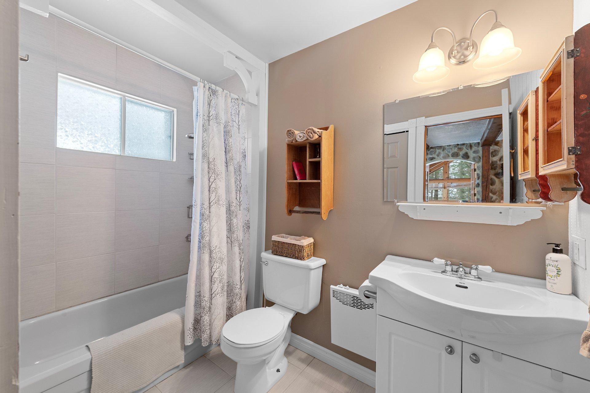 









2180


Av. du Mont-Vert

,
Val-David,




QC
J0T2N0


