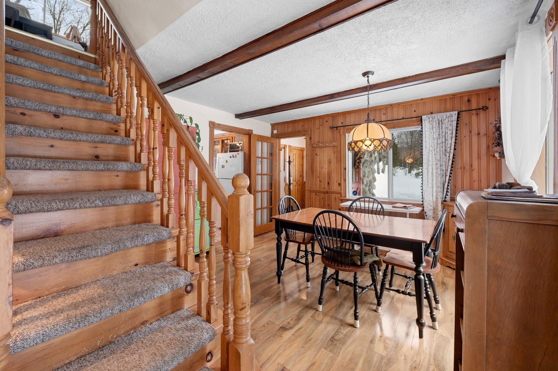 









2180


Av. du Mont-Vert

,
Val-David,




QC
J0T2N0

