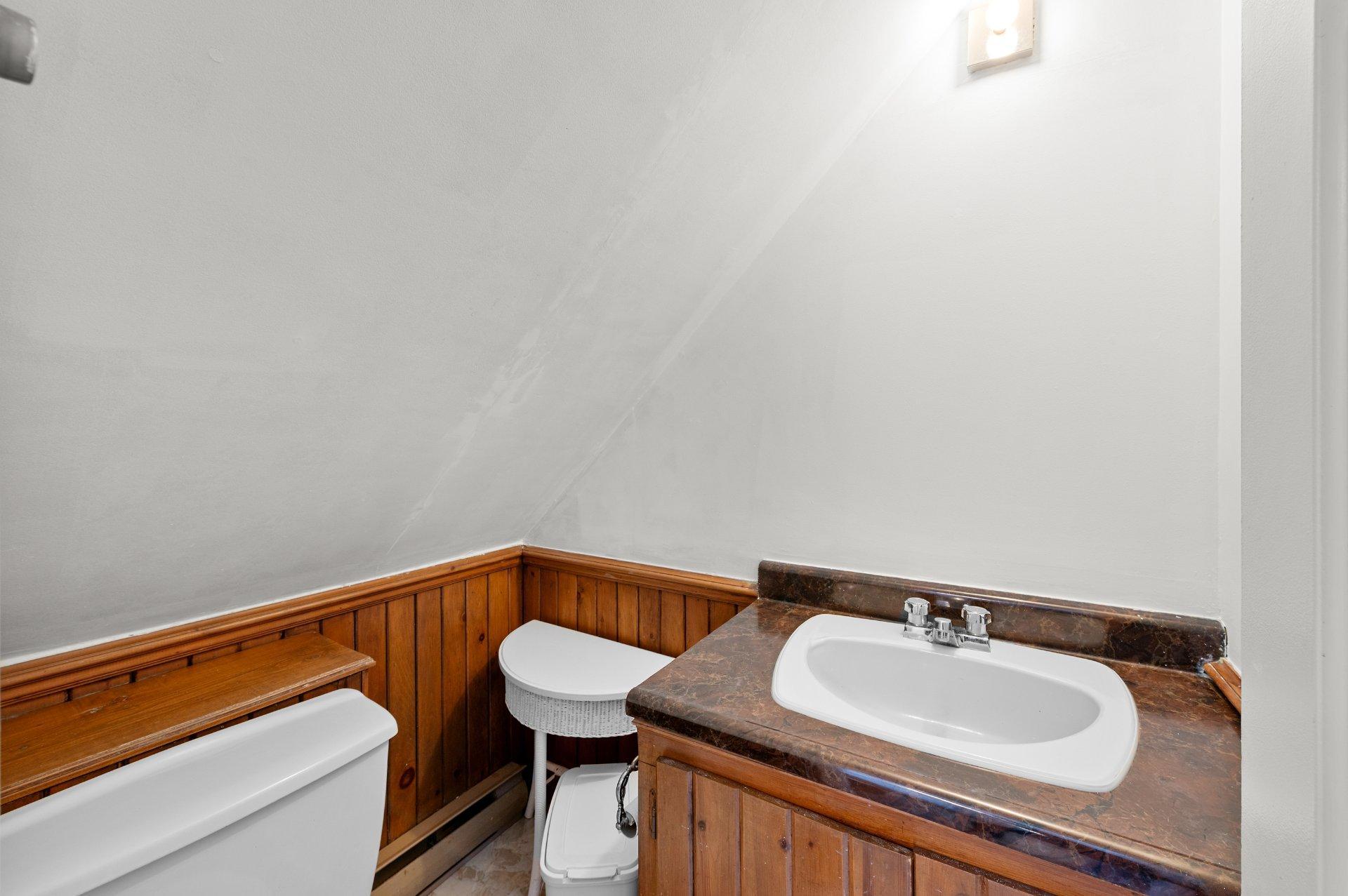 









2180


Av. du Mont-Vert

,
Val-David,




QC
J0T2N0

