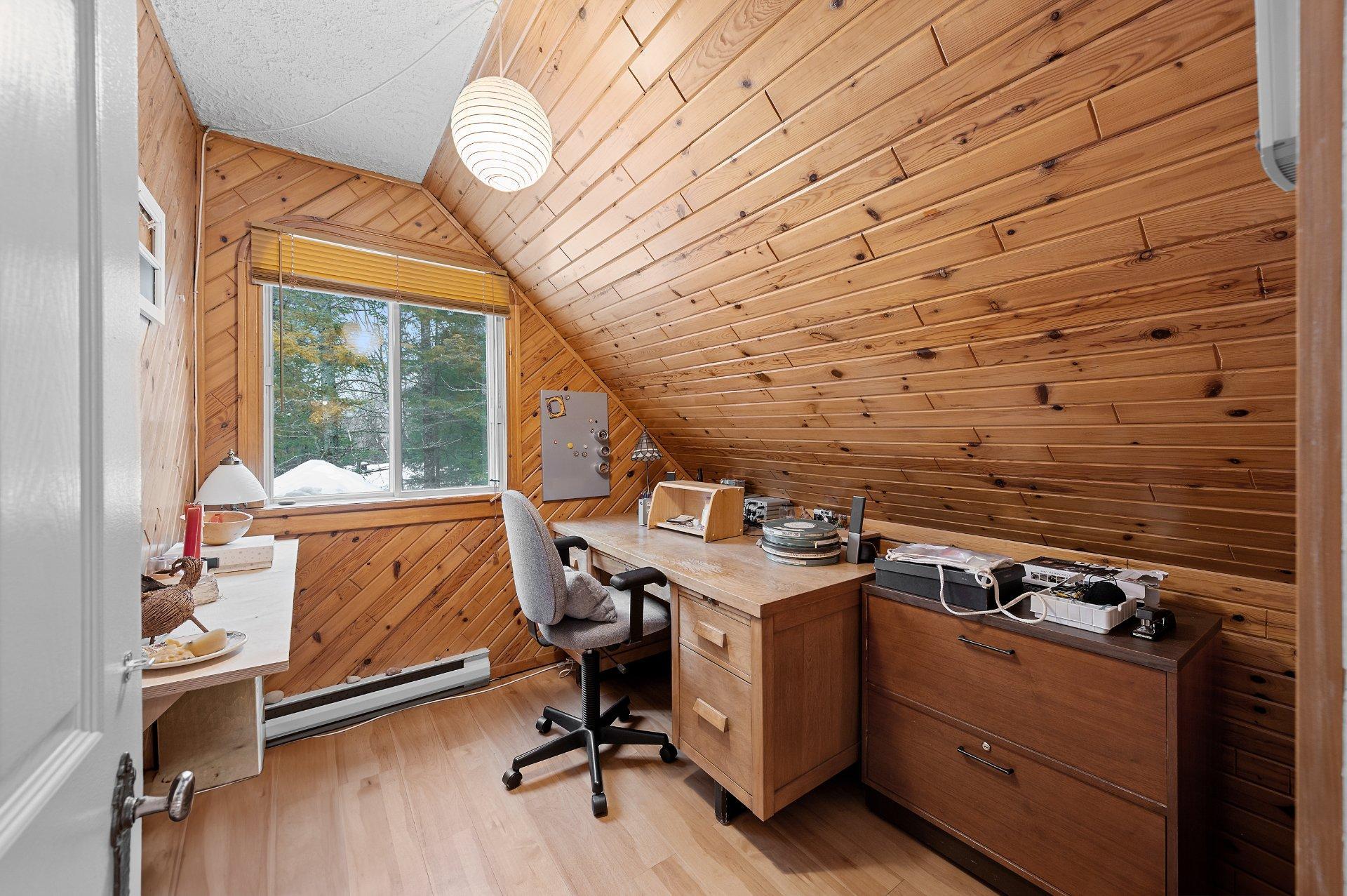 









2180


Av. du Mont-Vert

,
Val-David,




QC
J0T2N0

