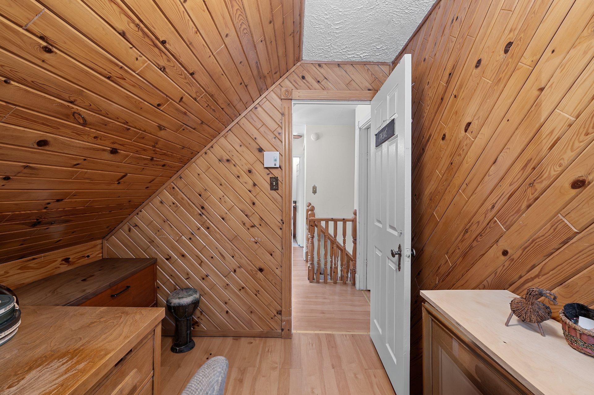 









2180


Av. du Mont-Vert

,
Val-David,




QC
J0T2N0

