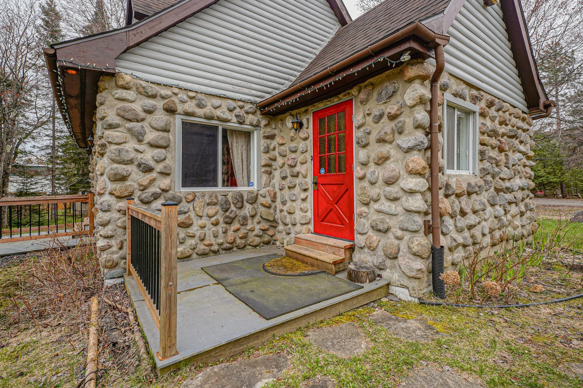 









2180


Av. du Mont-Vert

,
Val-David,




QC
J0T2N0

