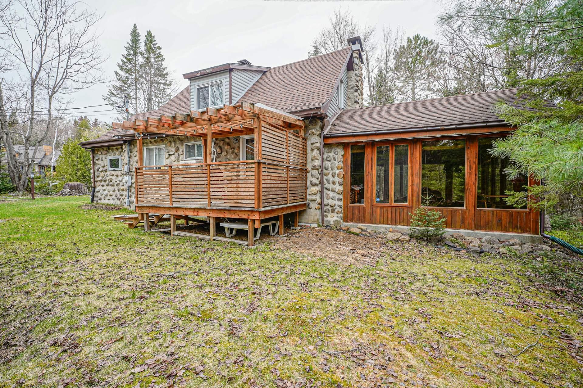 









2180


Av. du Mont-Vert

,
Val-David,




QC
J0T2N0

