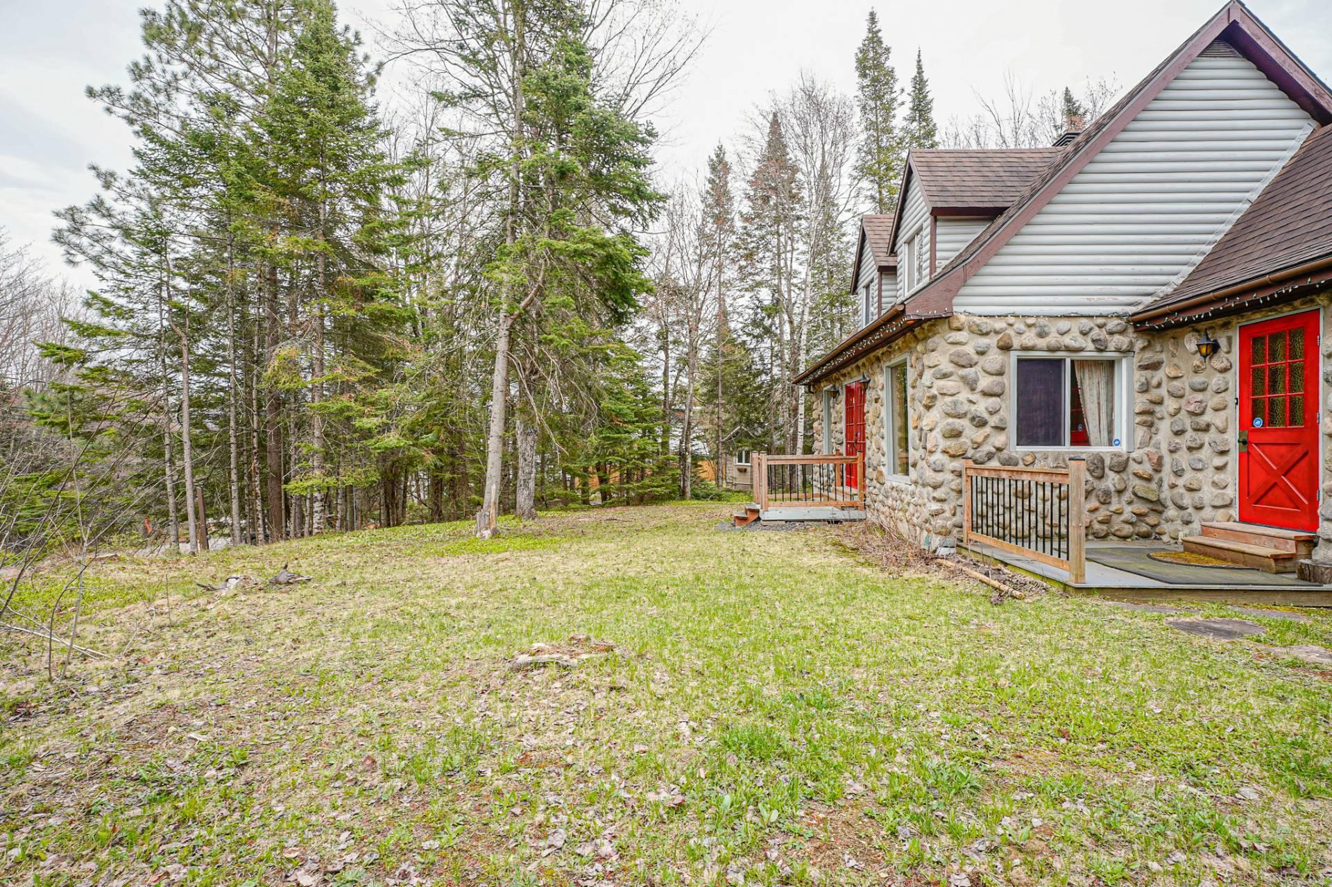 









2180


Av. du Mont-Vert

,
Val-David,




QC
J0T2N0

