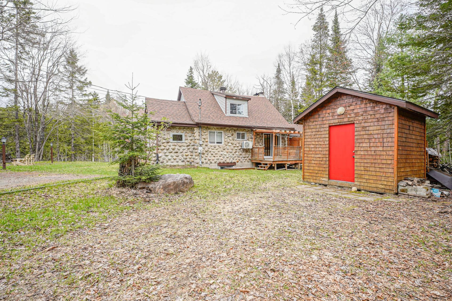 









2180


Av. du Mont-Vert

,
Val-David,




QC
J0T2N0

