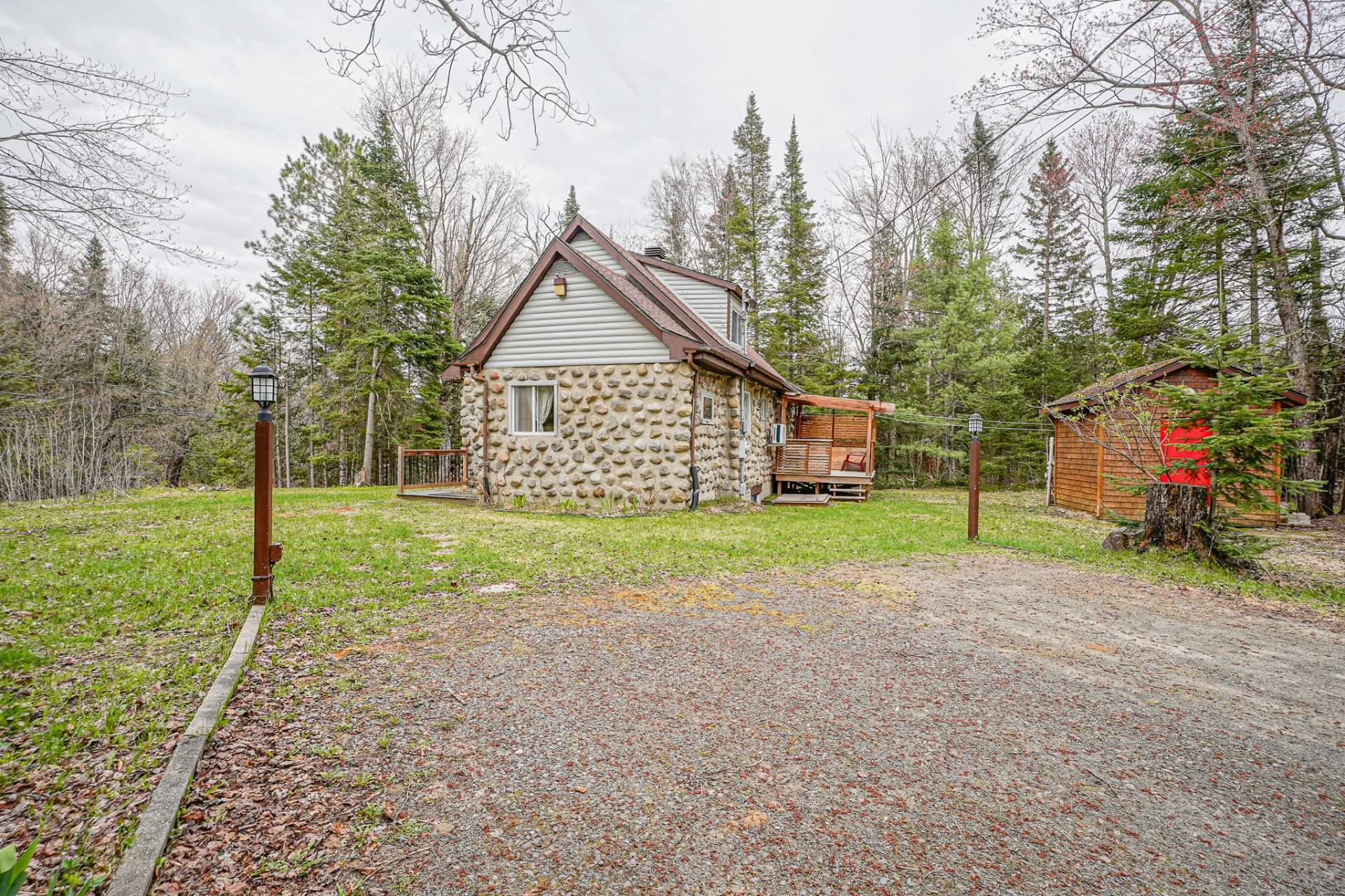 









2180


Av. du Mont-Vert

,
Val-David,




QC
J0T2N0

