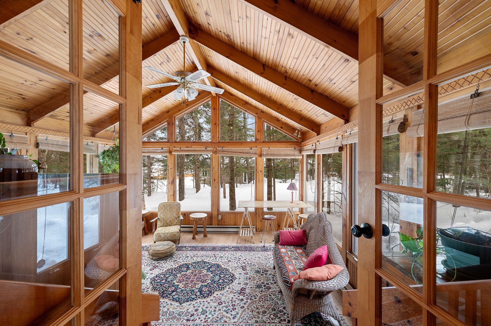 









2180


Av. du Mont-Vert

,
Val-David,




QC
J0T2N0

