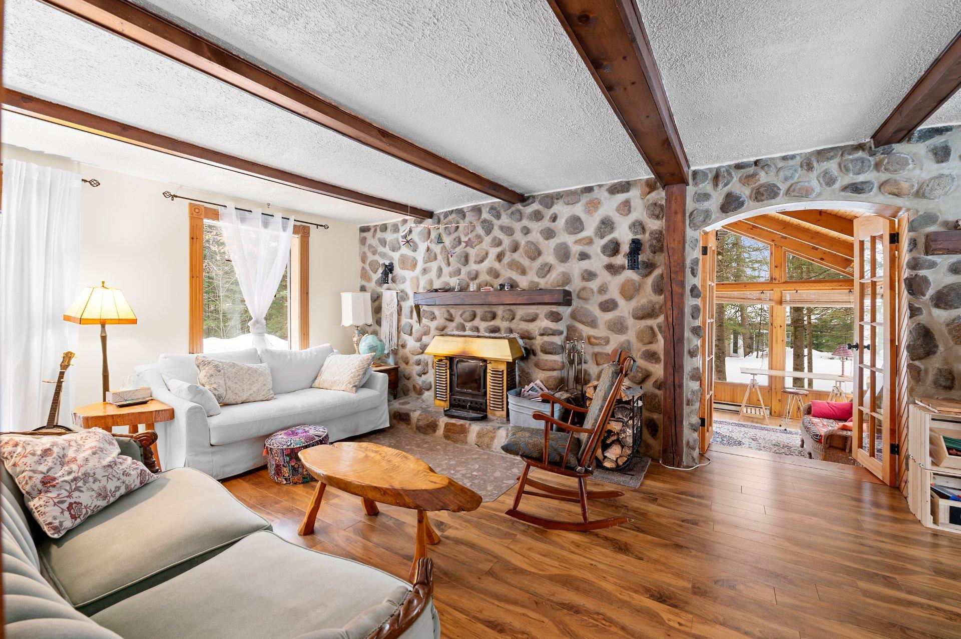 









2180


Av. du Mont-Vert

,
Val-David,




QC
J0T2N0

