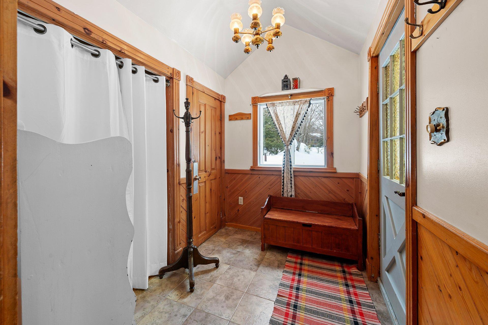









2180


Av. du Mont-Vert

,
Val-David,




QC
J0T2N0

