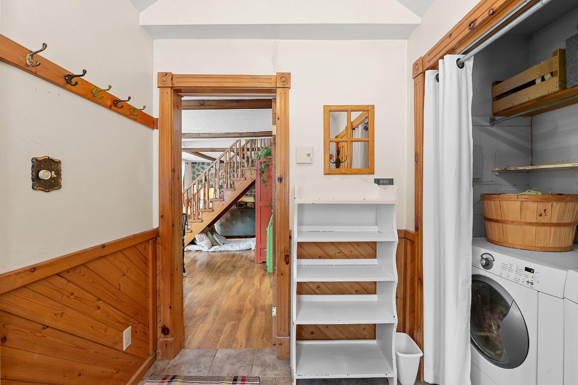 









2180


Av. du Mont-Vert

,
Val-David,




QC
J0T2N0


