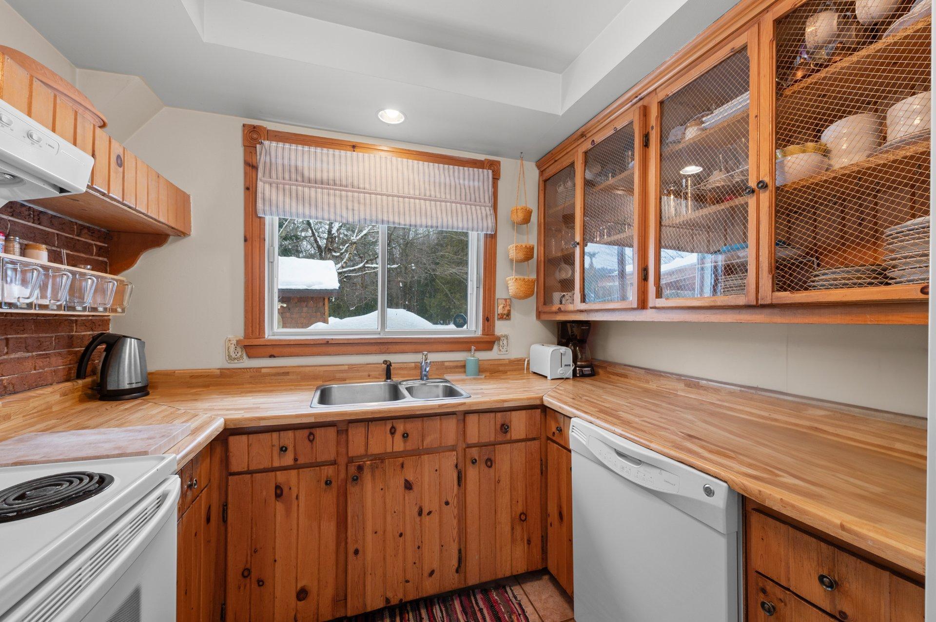 









2180


Av. du Mont-Vert

,
Val-David,




QC
J0T2N0


