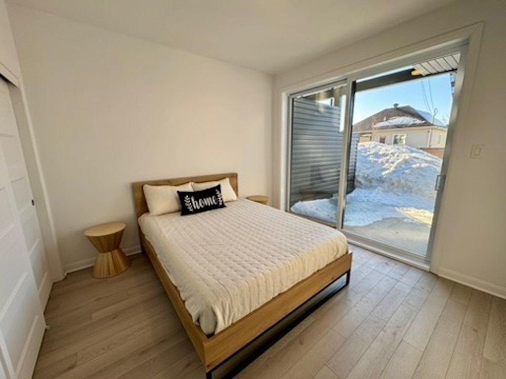 









868


Rue de Chaumont

,
Saint-Jérôme,




QC
J5J0G7


