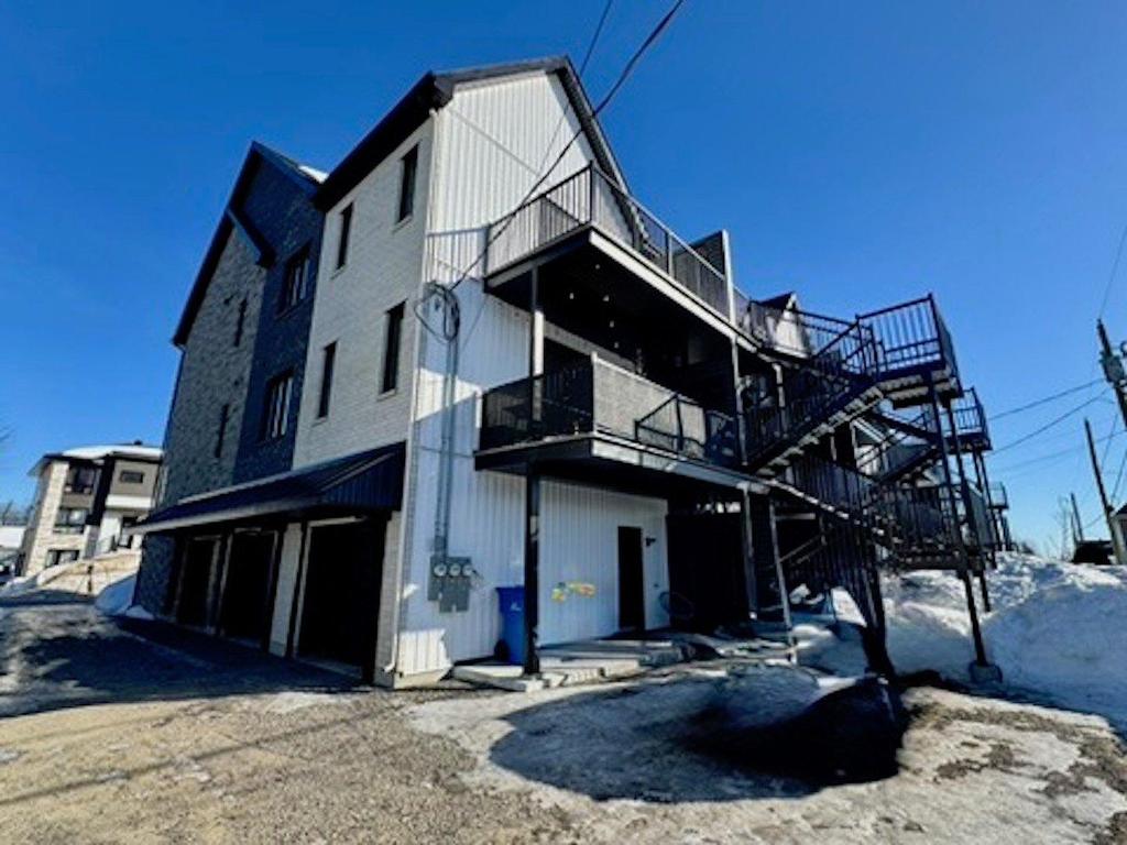 









868


Rue de Chaumont

,
Saint-Jérôme,




QC
J5J0G7

