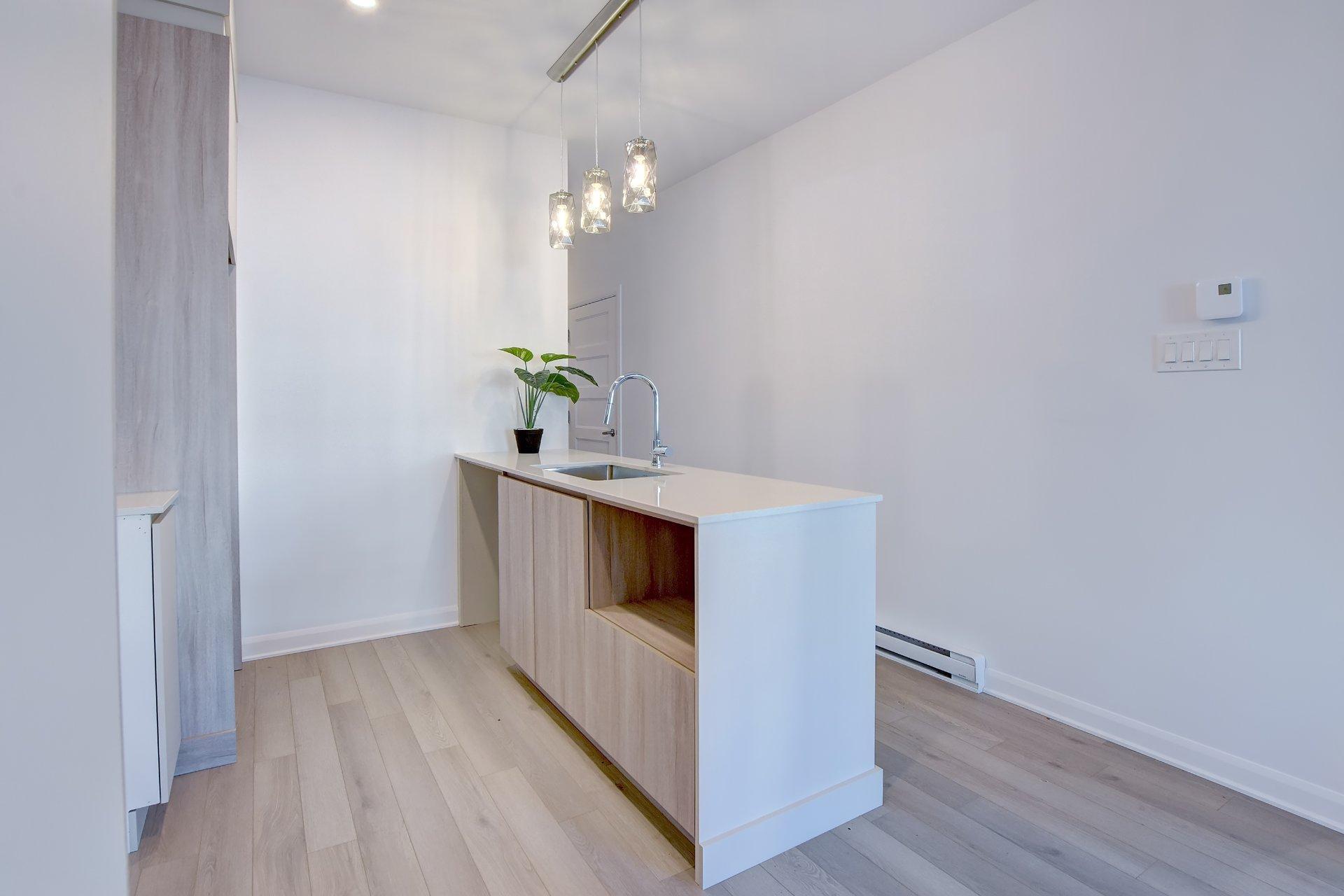 









868


Rue de Chaumont

,
Saint-Jérôme,




QC
J5J0G7

