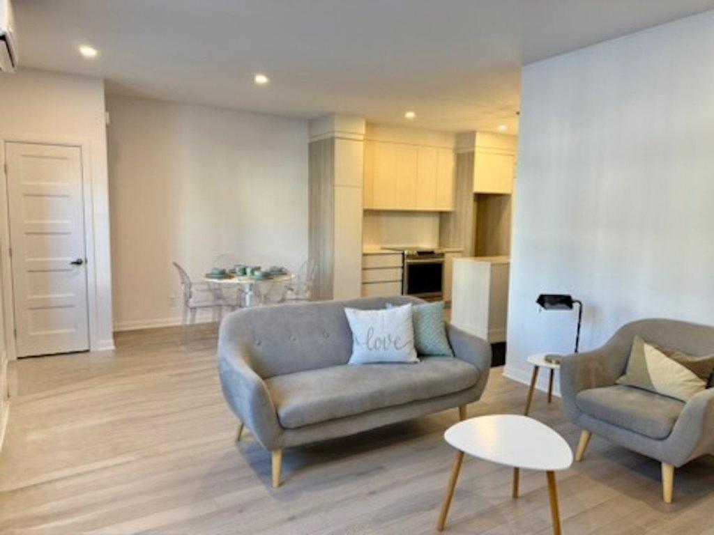 









868


Rue de Chaumont

,
Saint-Jérôme,




QC
J5J0G7

