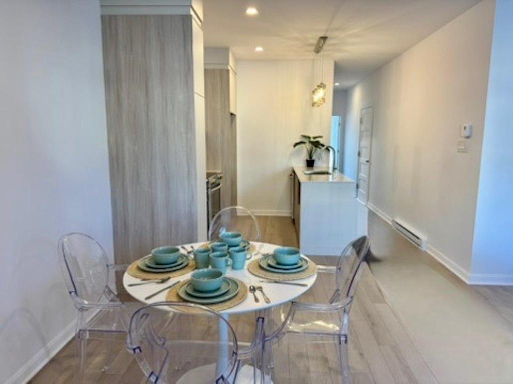 









868


Rue de Chaumont

,
Saint-Jérôme,




QC
J5J0G7

