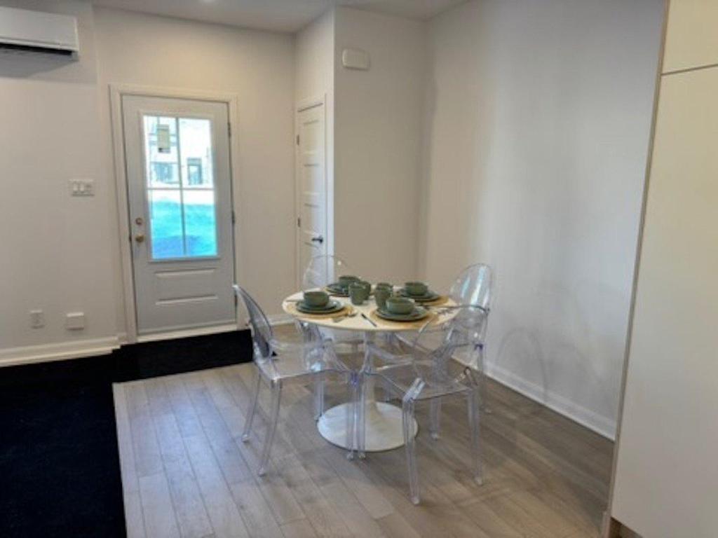 









868


Rue de Chaumont

,
Saint-Jérôme,




QC
J5J0G7

