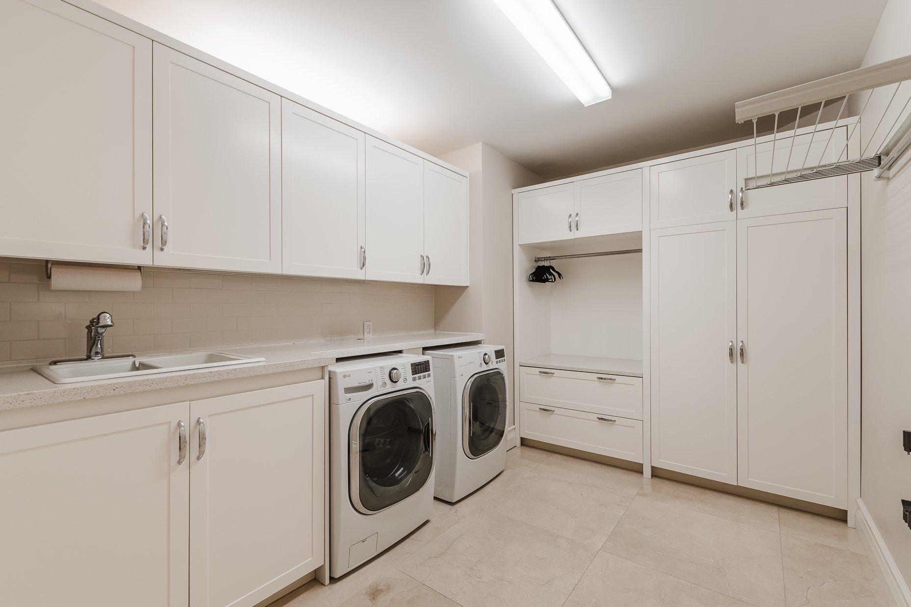 









2


Cours St-Lawrence

,
Dorval,




QC
H9S6C3

