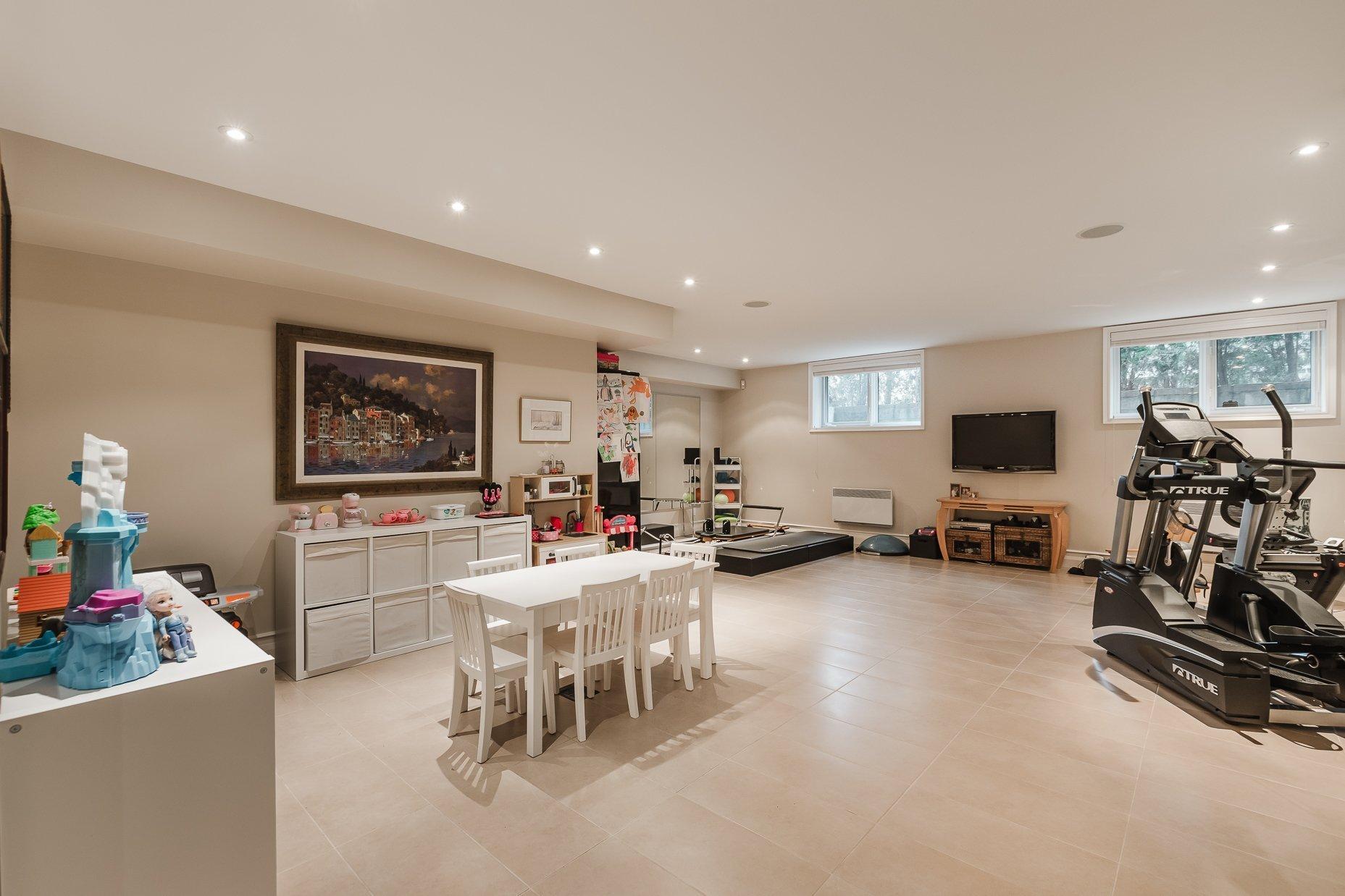 









2


Cours St-Lawrence

,
Dorval,




QC
H9S6C3

