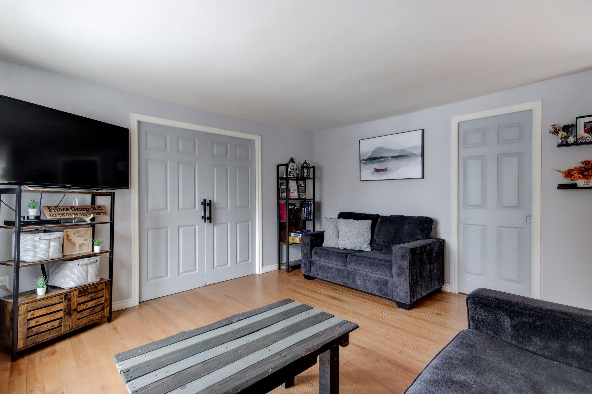 









115


Rg de Versailles

,
Mont-Saint-Grégoire,




QC
J0J1K0

