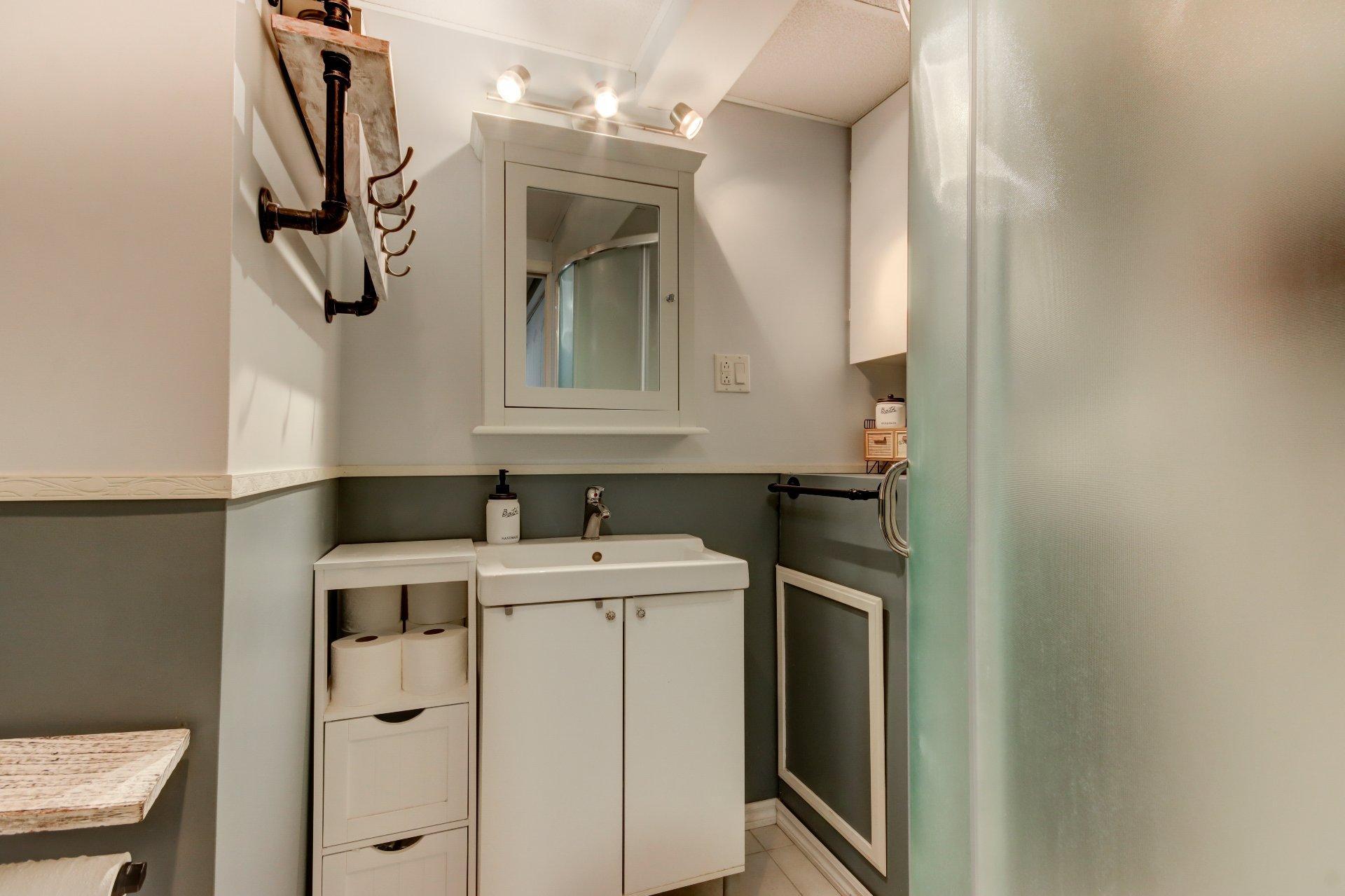 









115


Rg de Versailles

,
Mont-Saint-Grégoire,




QC
J0J1K0

