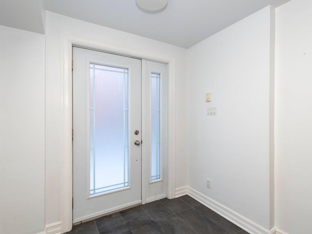 









3790Z


Ch. de la Côte-de-Liesse

,
Mont-Royal,




QC
H4N2P5

