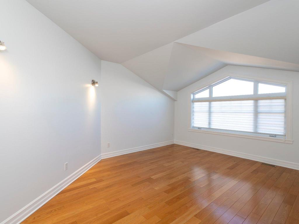 









3790Z


Ch. de la Côte-de-Liesse

,
Mont-Royal,




QC
H4N2P5


