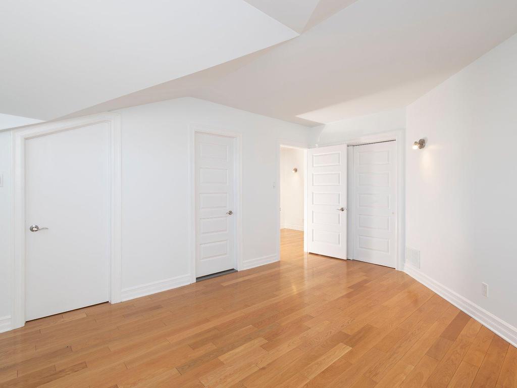 









3790Z


Ch. de la Côte-de-Liesse

,
Mont-Royal,




QC
H4N2P5

