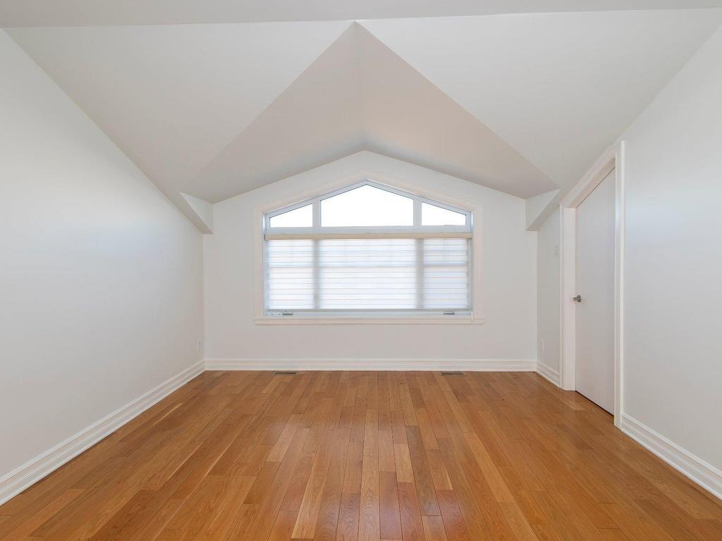









3790Z


Ch. de la Côte-de-Liesse

,
Mont-Royal,




QC
H4N2P5

