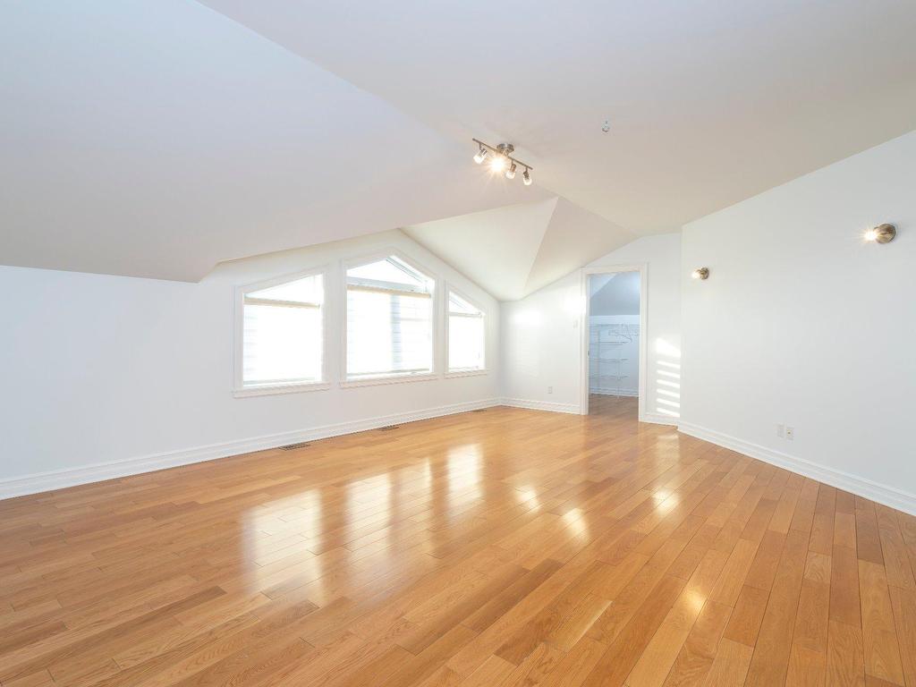 









3790Z


Ch. de la Côte-de-Liesse

,
Mont-Royal,




QC
H4N2P5

