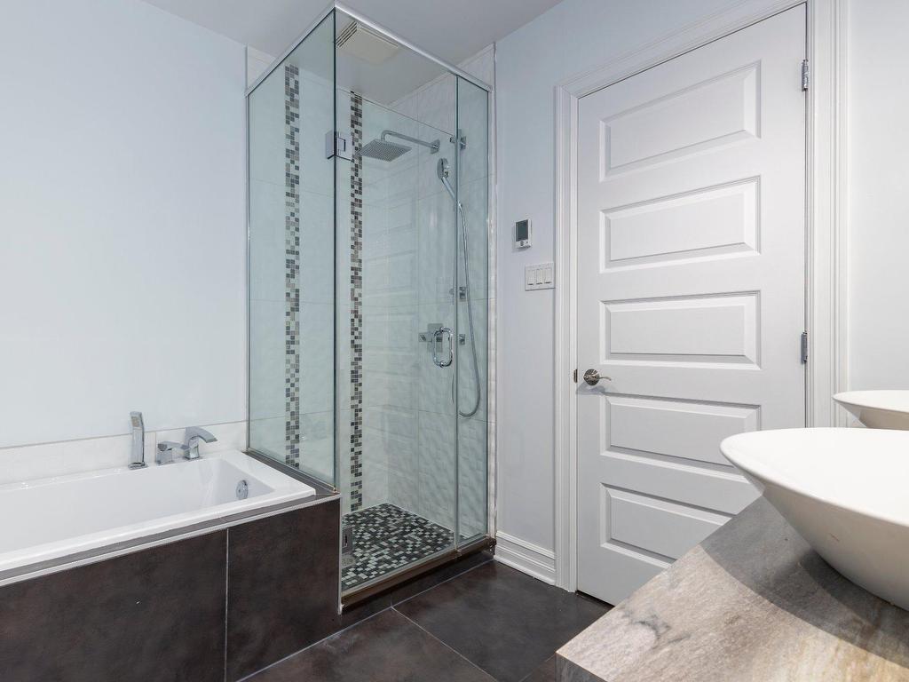 









3790Z


Ch. de la Côte-de-Liesse

,
Mont-Royal,




QC
H4N2P5

