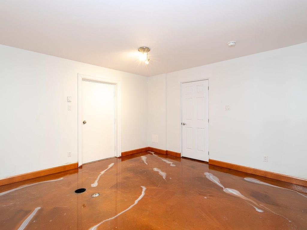 









3790Z


Ch. de la Côte-de-Liesse

,
Mont-Royal,




QC
H4N2P5

