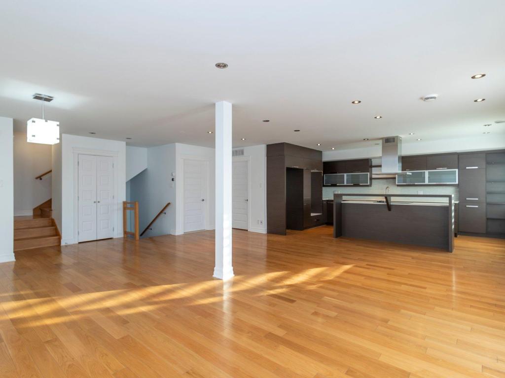 









3790Z


Ch. de la Côte-de-Liesse

,
Mont-Royal,




QC
H4N2P5

