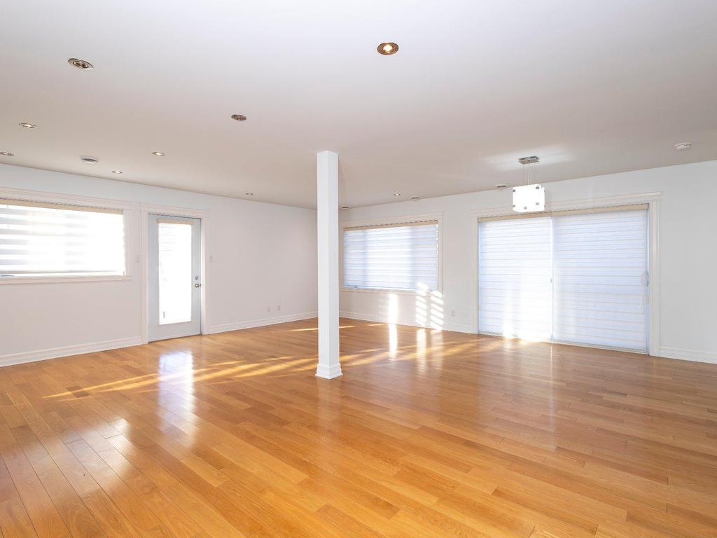 









3790Z


Ch. de la Côte-de-Liesse

,
Mont-Royal,




QC
H4N2P5

