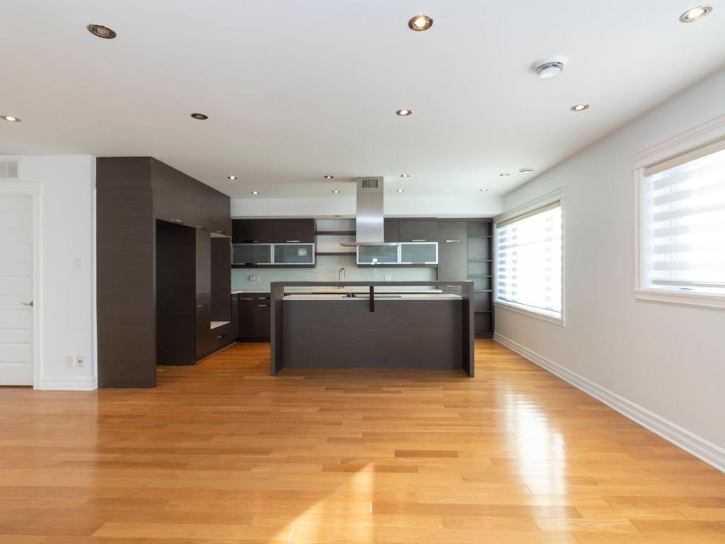 









3790Z


Ch. de la Côte-de-Liesse

,
Mont-Royal,




QC
H4N2P5

