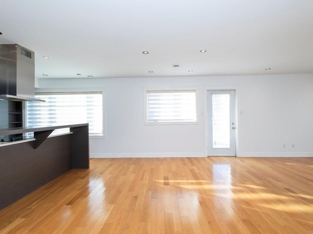 









3790Z


Ch. de la Côte-de-Liesse

,
Mont-Royal,




QC
H4N2P5

