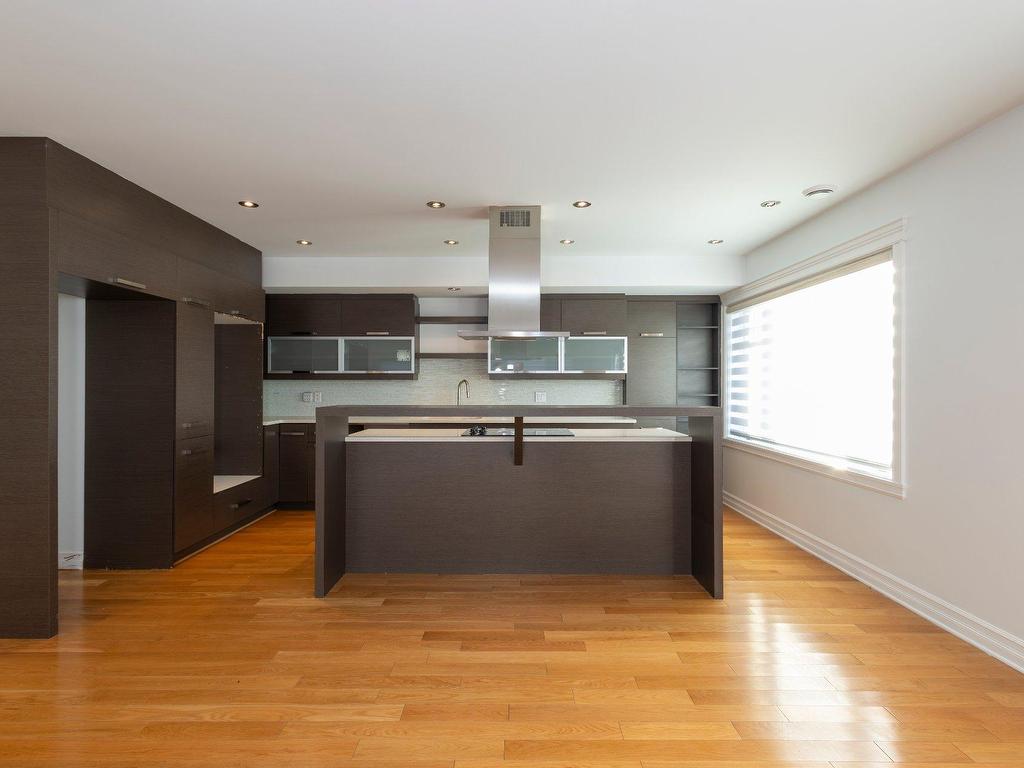 









3790Z


Ch. de la Côte-de-Liesse

,
Mont-Royal,




QC
H4N2P5

