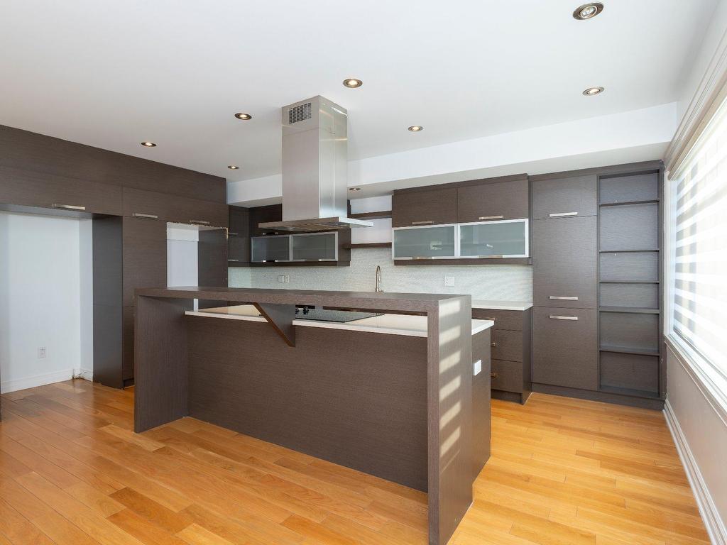 









3790Z


Ch. de la Côte-de-Liesse

,
Mont-Royal,




QC
H4N2P5

