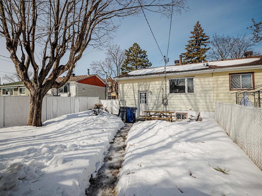 









3396


Rue Delphis

,
Laval (Fabreville),




QC
H7P1W8

