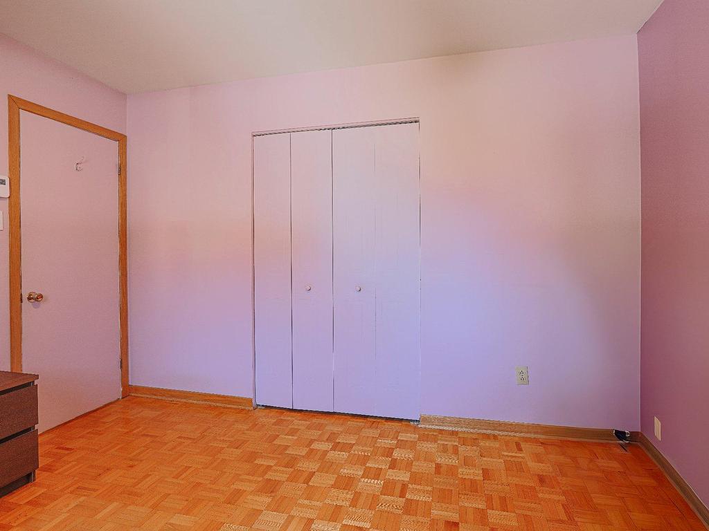 









3396


Rue Delphis

,
Laval (Fabreville),




QC
H7P1W8

