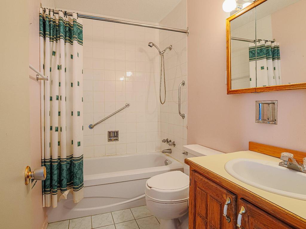 









3396


Rue Delphis

,
Laval (Fabreville),




QC
H7P1W8

