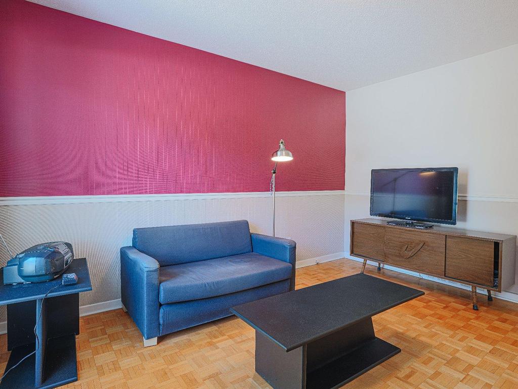 









3396


Rue Delphis

,
Laval (Fabreville),




QC
H7P1W8

