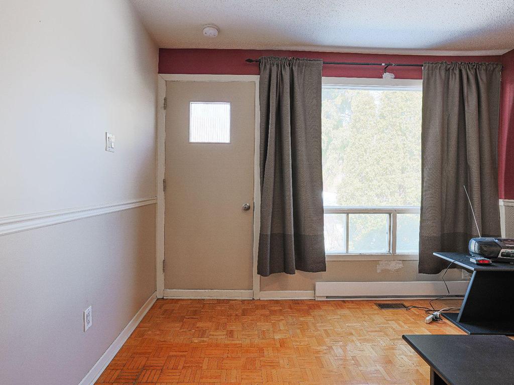 









3396


Rue Delphis

,
Laval (Fabreville),




QC
H7P1W8

