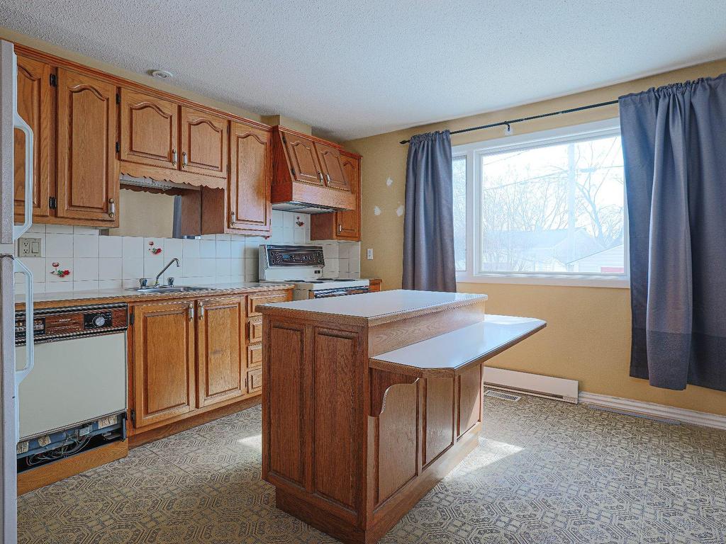 









3396


Rue Delphis

,
Laval (Fabreville),




QC
H7P1W8

